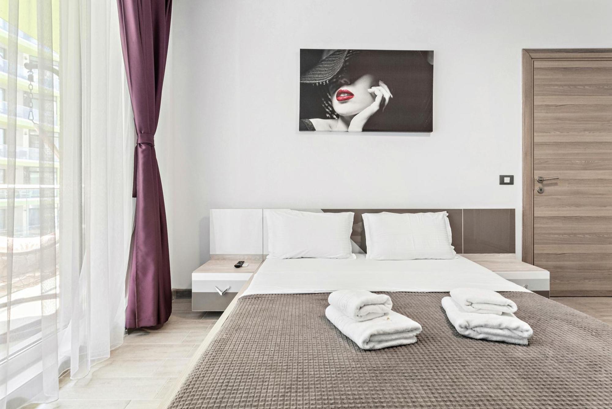 Purple Onyx - Pool & Spa Beach Resort Navodari Exterior photo