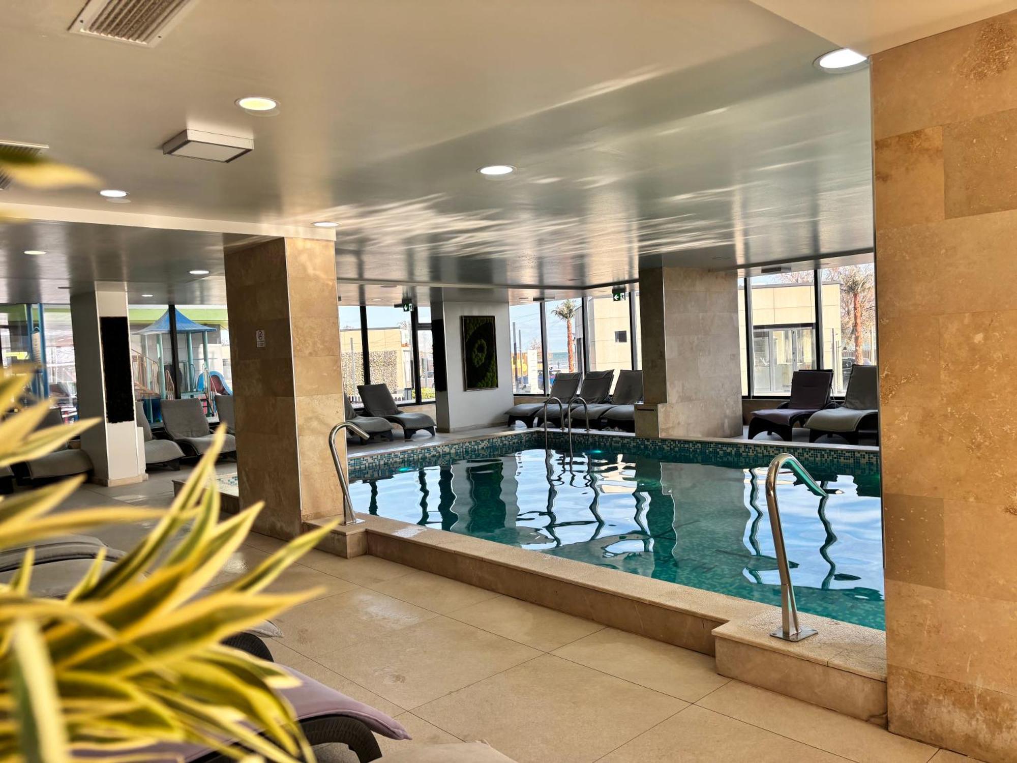 Purple Onyx - Pool & Spa Beach Resort Navodari Exterior photo
